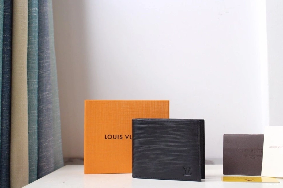 LOUIS VUITTON AMERIGO WALLET 0823